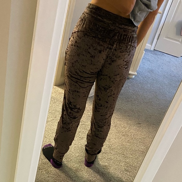 Lululemon Crushed Velvet Joggers (Ready to Rulu) - Picture 2 of 3